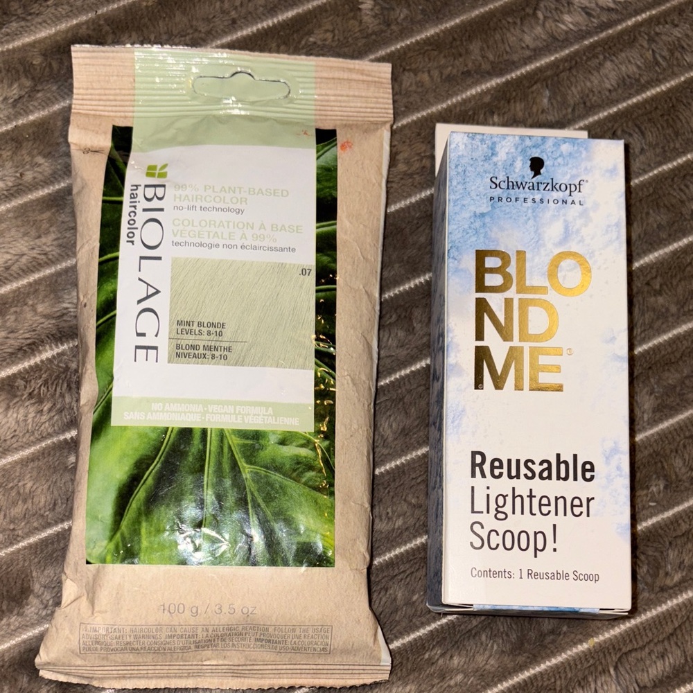 Biolage 99% Plant-Based-Mint Blonde Level 8-10 w/ Schwarzkopf reusable scoop.